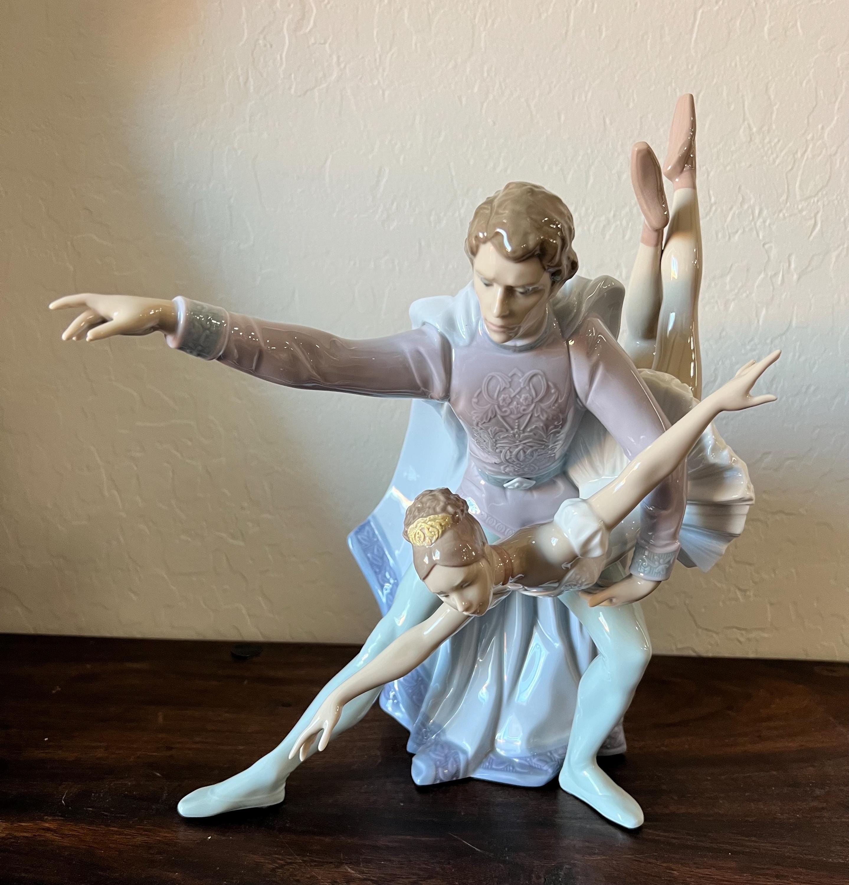 LLADRO★薪にもたれてひと休み② Lladro Figurine Pas De Deux #6374 - Etsy