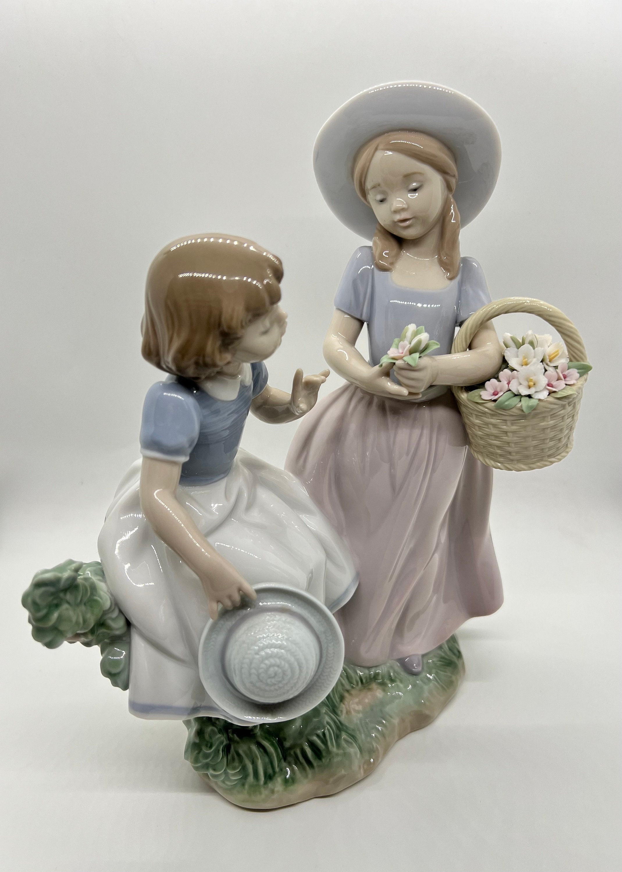 Lladro Figurine Girlfriends #6949 - Etsy