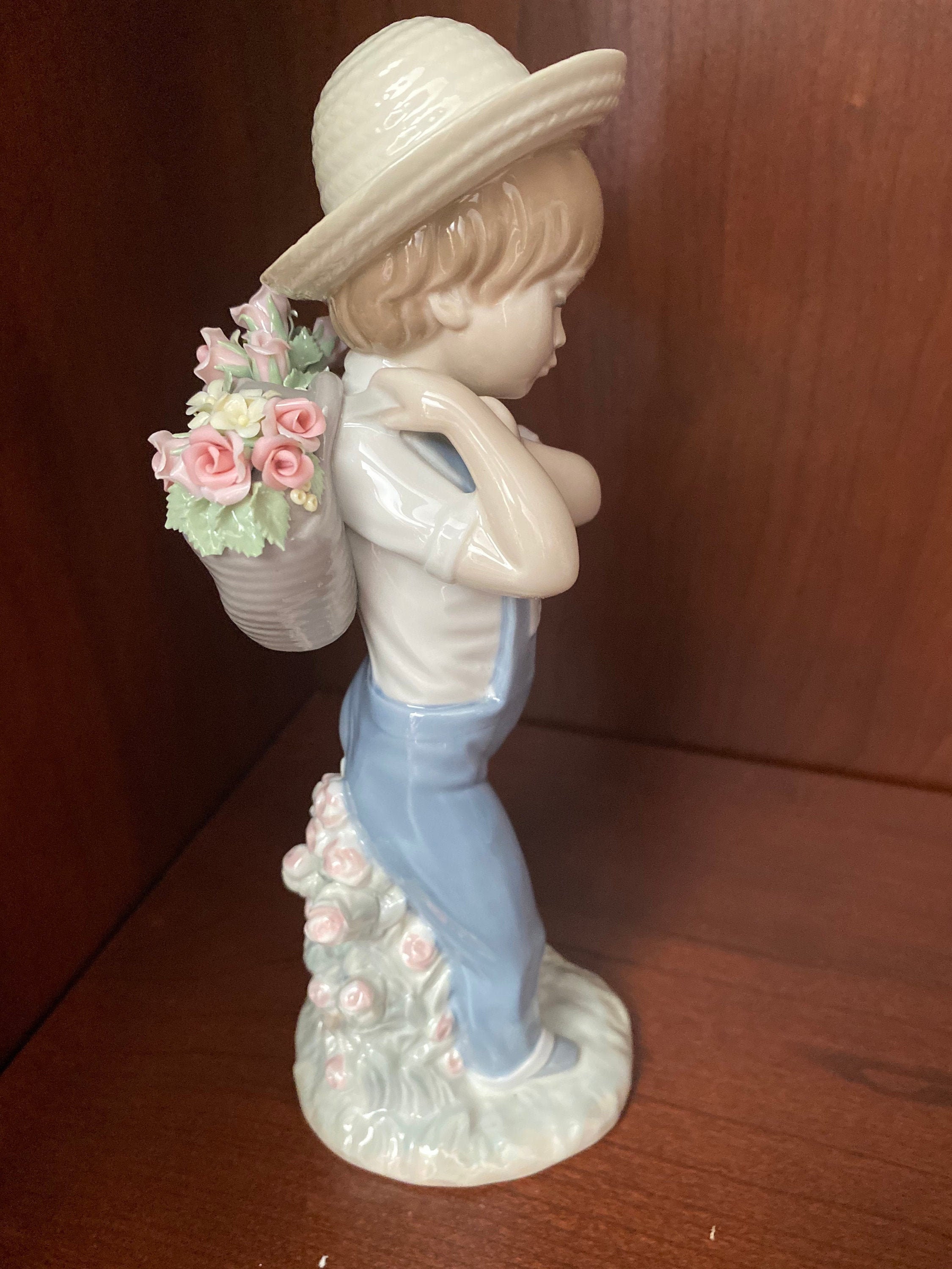 Lladro Figurine Flower Harvest/flowers on the Back #1286 W Lladro Figurine Flower Harvest/flowers on the Back #1286 W