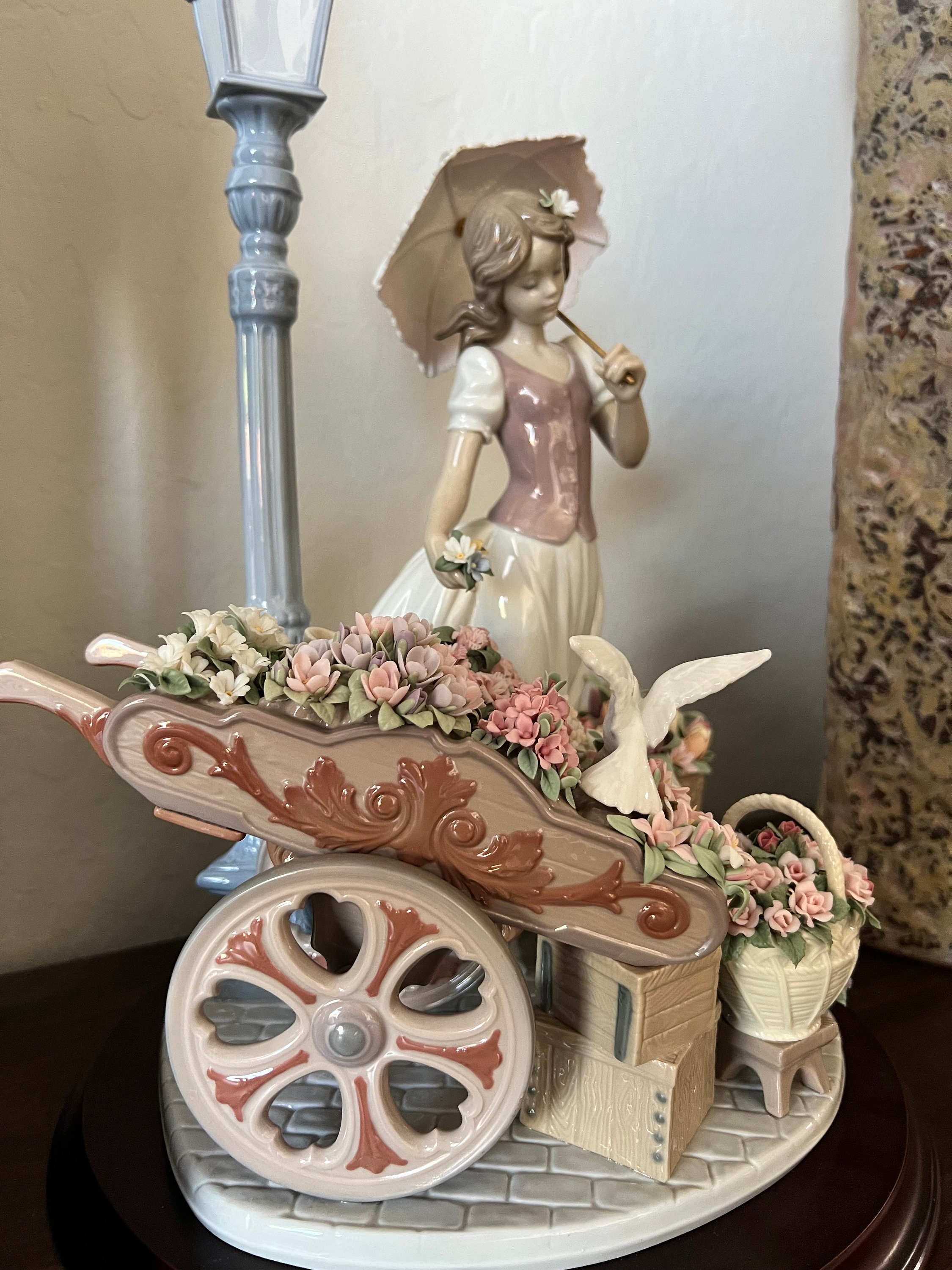 Lladro Figurine Flowers for Everyone #6809 - Etsy
