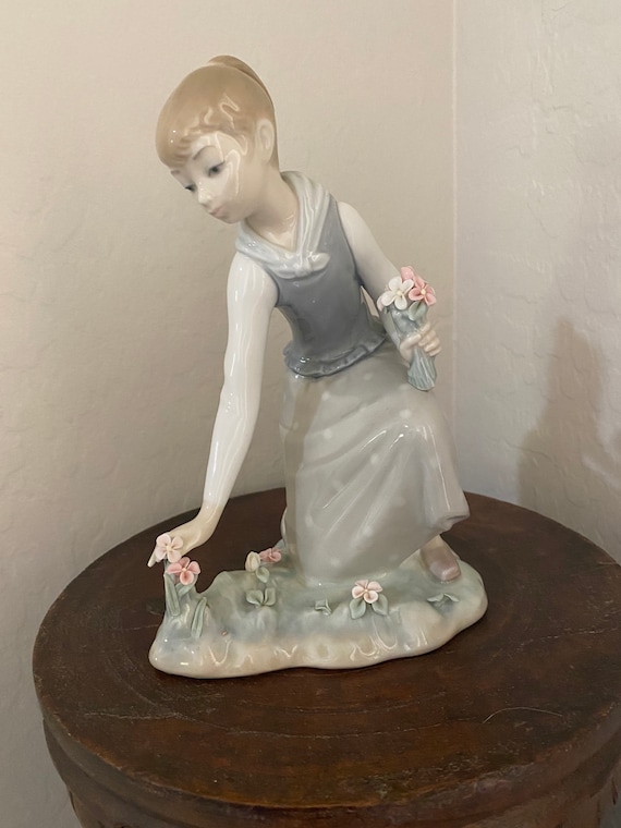 Lladro Figurine Girl with Flowers 1172 Etsy