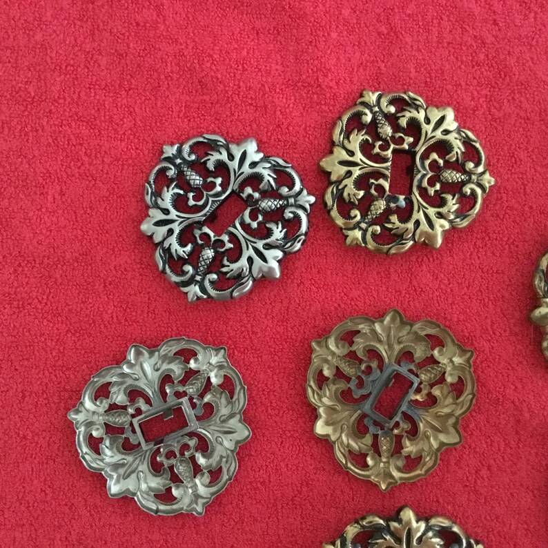 Vintage 2 pcs plate closure hardware