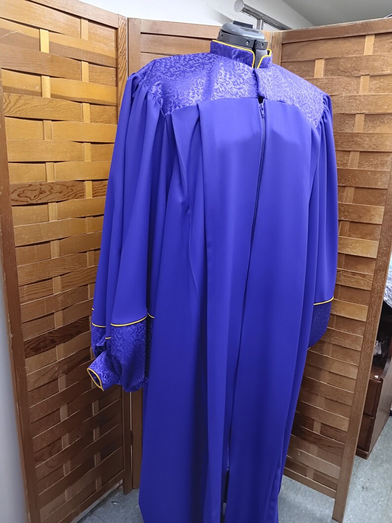 ROYAL PURPLE CHURCH Robe for Evangelist, Soloist, Choir Director