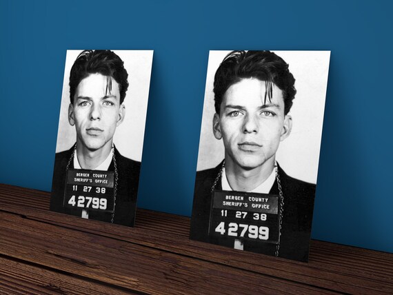 FRANK SINATRA POSES FOR MUG SHOT IN 1938-8X10 PHOTO FB-486