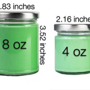 Puede incluir: Dos tarros de velas de vidrio verde con tapas plateadas. El tarro m&aacute;s grande es de 8 oz y mide 2,83 pulgadas de di&aacute;metro y 3,52 pulgadas de alto. El tarro m&aacute;s peque&ntilde;o es de 4 oz y mide 2,16 pulgadas de di&aacute;metro y 2,75 pulgadas de alto.