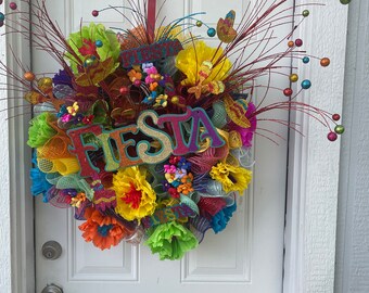 Fiesta Wreath for you front door, cinco de mayo wreath, fiesta decor, fiesta party idea