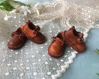 Two-tone color Blythe Shoes  Made from genuine cow leather, simple, elegant, very cute.