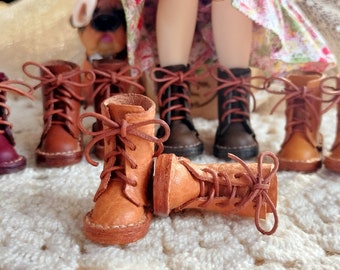 Blythe Shoes  Made from genuine cow leather, simple, elegant, very cute.
