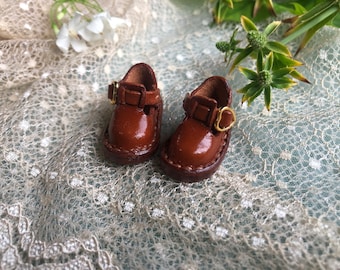 Blythe Shoes  Made from genuine cow leather, simple, elegant, very cute.