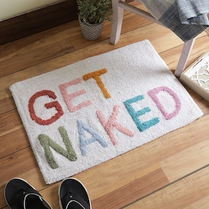 マルチカラー ゲット ネイキッド バスマット | モダンなバスルームアクセント | ハンドタフテッド バスマット | 環境に優しいバスマット | ご自宅用ギフト