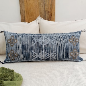 Housse de coussin lombaire bleu indigo : coussin de canapé en coton bohème, 12 x 28