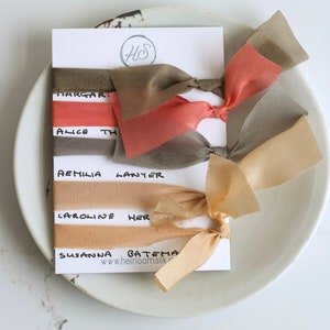 Handgemaakte zijden lint donkere roestige kleuren voorbeeldkaart, natuurlijk geverfde habotai, voor bruiloftsdecor, bruidsboeketten, styling, taarten, briefpapier