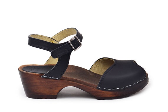 clog sandals low heel