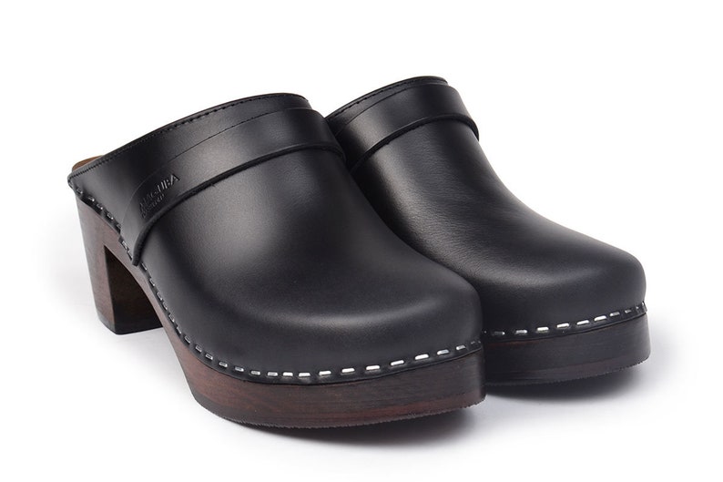 mid heel clogs