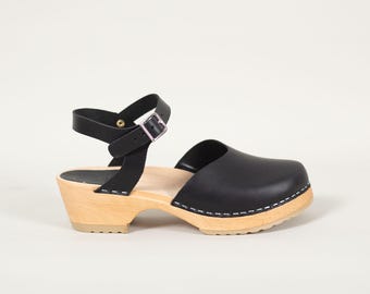 Black Clog Sandals, Clogs with Ankle Strap, Mule Sandals in Black, Closed Toe Women Sandals, Low Heel Wooden Sandal, Sabot, Monterey Black