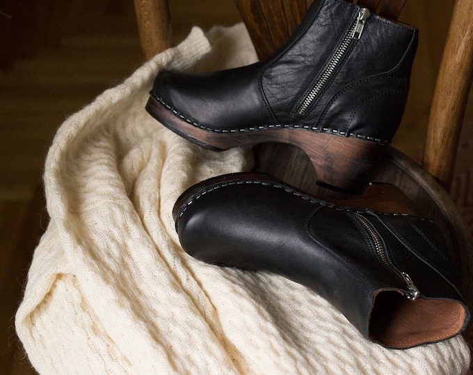 Diadora Moon Boots // Vintage 80s Navy Blue Platform Winter Boots