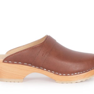 Vegan clogs in Brown, Swedish vegan clogs for women, Low heel vegan shoes, Maguba Berkeley Vegan Brown image 1