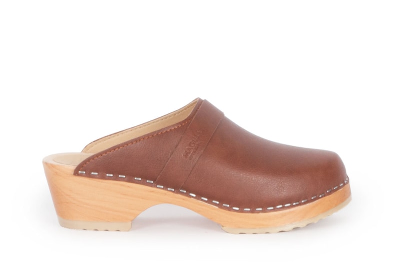 Vegan clogs in Brown, Swedish vegan clogs for women, Low heel vegan shoes, Maguba Berkeley Vegan Brown image 1
