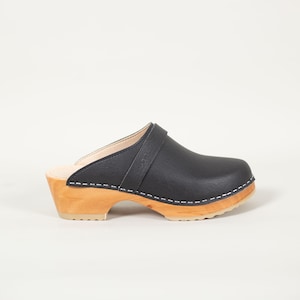 Vegan clogs in Black, Swedish vegan clogs for women, Low heel vegan shoes,  Maguba Berkeley Vegan Black