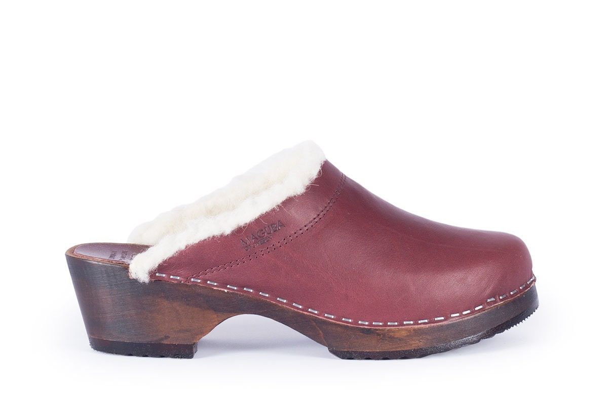 Fuzzy clogs outlet
