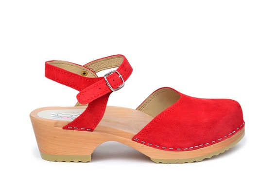 red clog sandals