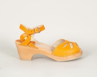 Amber Yellow Vegetable Tanned Leather Clog Sandals, Open Toe, Adjustable Strap