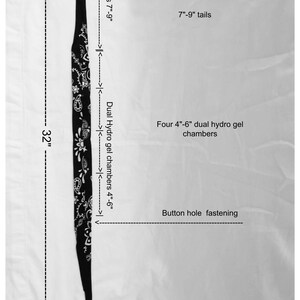 Puede incluir: Una corbata negra y blanca con estampado de cachemira, de m&aacute;s de 81 cm de largo, con colas de 18-23 cm. Cuenta con cuatro c&aacute;maras de doble gel hidro de 10-15 cm y un ojal.