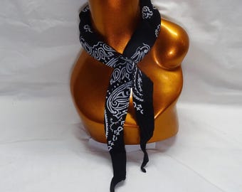 Black Neck cooling scarf made from pure bandannas, 8 hydro gel chambers for Men and Women.