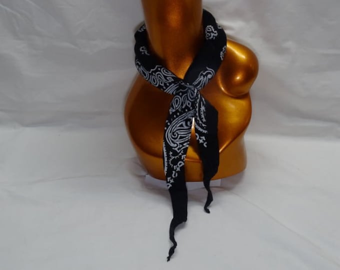 Black Neck cooling scarf made from pure bandannas, 8 hydro gel chambers stays cool for days..