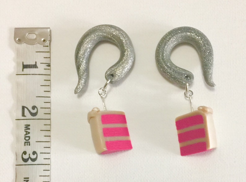 Gauges Cake slice