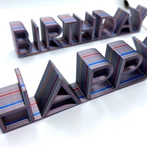 Happy Birthday Dekoration aus 3D-Buchstaben