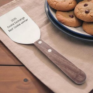 Personalized Cookie Spatula – Engraved Baking Gift, Small Dessert Spatula for Cookies, Brownies & Bake-Off Contest Gift, Custom Kitchen Tool