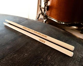 Personalized 5a drumsticks - Engraved drum sticks with name words - Custom drumsticks for drummer - drum player sticks - school band gift