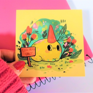 Minikunstdruk Cool Frogs Only | 4,7 x 4,7 inch | Kunst aan de muur kikker, kikker Art Print, schattige kikker, kikker artwork, kikkers in hoeden, kikker minnaar cadeau