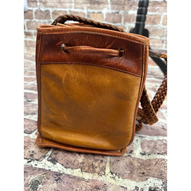 RARE Brighton geweven leren bucket bag bruine schoudertas met trekkoord Boho Y2K afbeelding 13