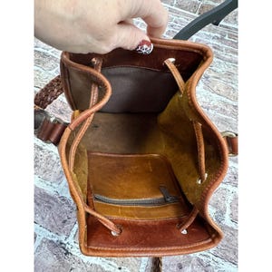 RARE Brighton geweven leren bucket bag bruine schoudertas met trekkoord Boho Y2K afbeelding 9