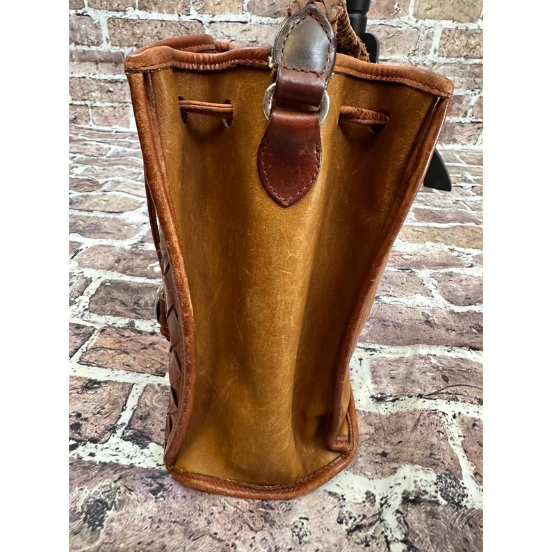 RARE Brighton geweven leren bucket bag bruine schoudertas met trekkoord Boho Y2K afbeelding 11