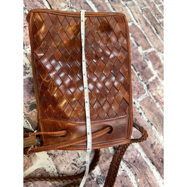 RARE Brighton geweven leren bucket bag bruine schoudertas met trekkoord Boho Y2K afbeelding 18