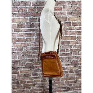RARE Brighton geweven leren bucket bag bruine schoudertas met trekkoord Boho Y2K afbeelding 6