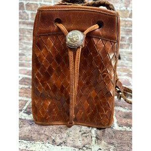 RARE Brighton geweven leren bucket bag bruine schoudertas met trekkoord Boho Y2K afbeelding 15