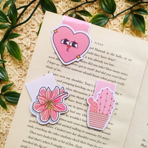 Magnetic Bookmarks | Smiley Heart Magnetic Bookmarks | Floral Bookmark with Magnet | Readers Gift | Pink Book Accesories | Readers Gift Idea