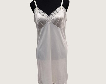 Early 1970s Vanity Fair Ivory Nylon Slip Lace Trim Size 36