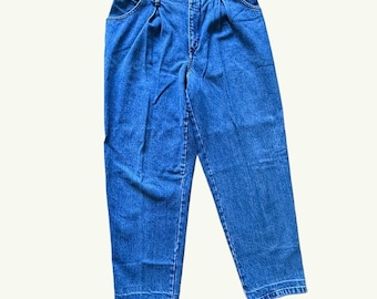 Vintage GUESS by Georges Marciano • Made in USA • High-Rise Mom Jeans • Size 3 • 80s–90s