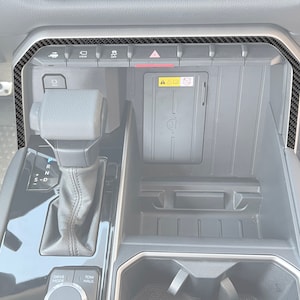 Tufskinz | Akzentzierleiste für die obere Mittelkonsole - Passend für 2022-2025 Tundra & 2023-2025 Toyota Sequoia - 1-teiliges Kit