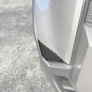 Recubrimientos decorativos laterales superiores para parachoques delanteros Tufskinz: se adapta a Land Cruiser 2024-2025: kit de 2 piezas