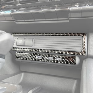 Revestimiento decorativo para puerto de carga/Tufskinz: compatible con Land Cruiser 2024-2025 (kit de 2 piezas)