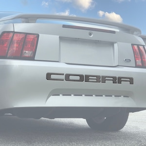 Tufskinz / Inserciones de letras para parachoques trasero para Mustang Cobra 2003-2004 - Kit de 5 piezas