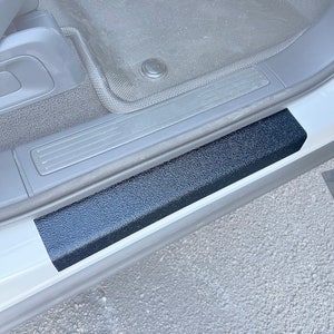 Tufskinz / Protección de umbral de puerta - Compatible con Rivian R1T 2022-2025 - Kit de 2 piezas