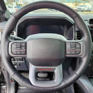 Tufskinz | Wkładka do kierownicy z niestandardowym tekstem – pasuje do F-150 z lat 2021–2026 – zestaw 1-częściowy zdjęcie 2