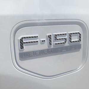Tufskinz | Lettres insérées dans le couvercle du port de charge - Pour F-150 Lightning 2022-2025 - Kit de 10 pièces